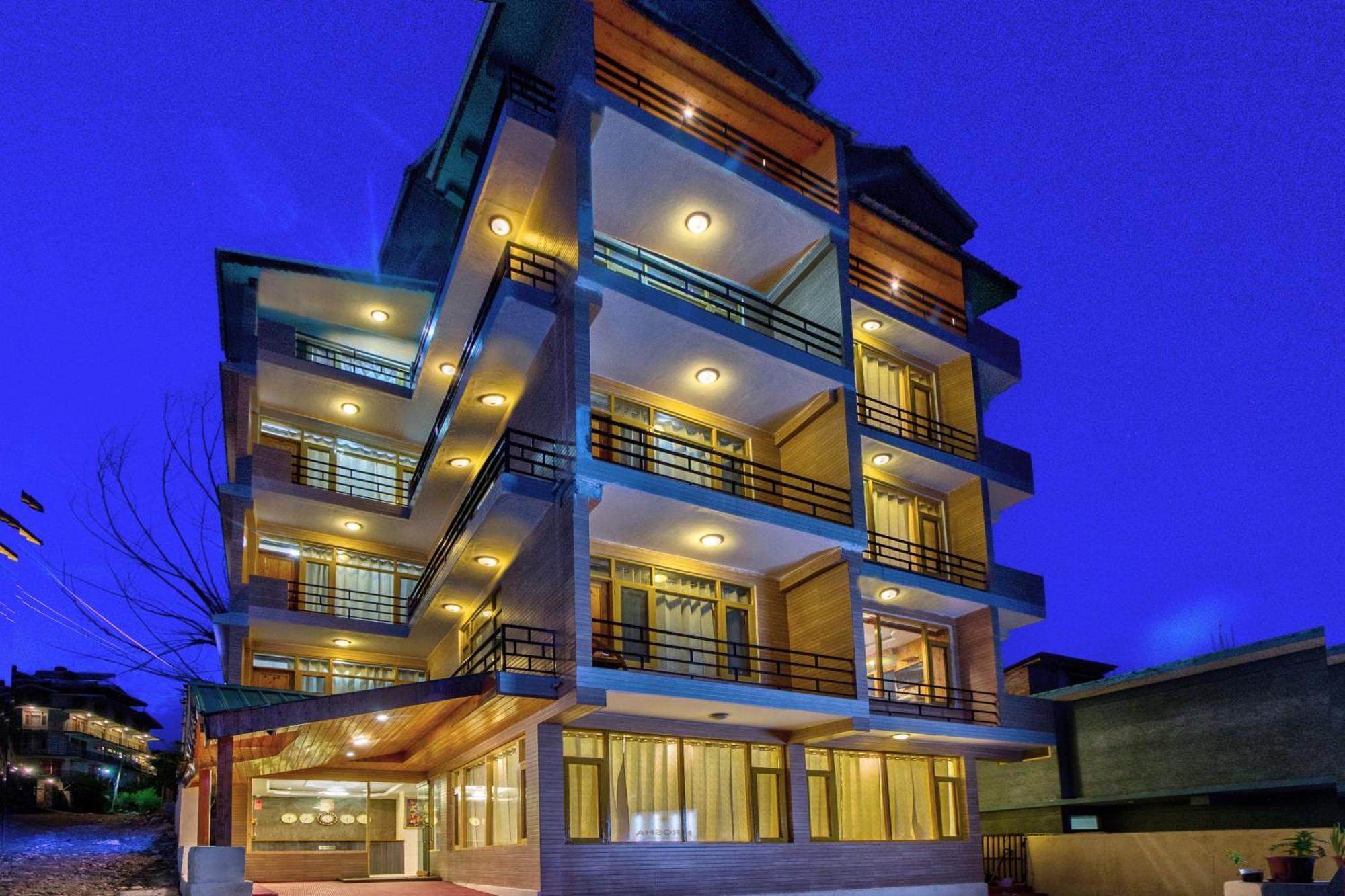 Nirosha, Hotel 3*