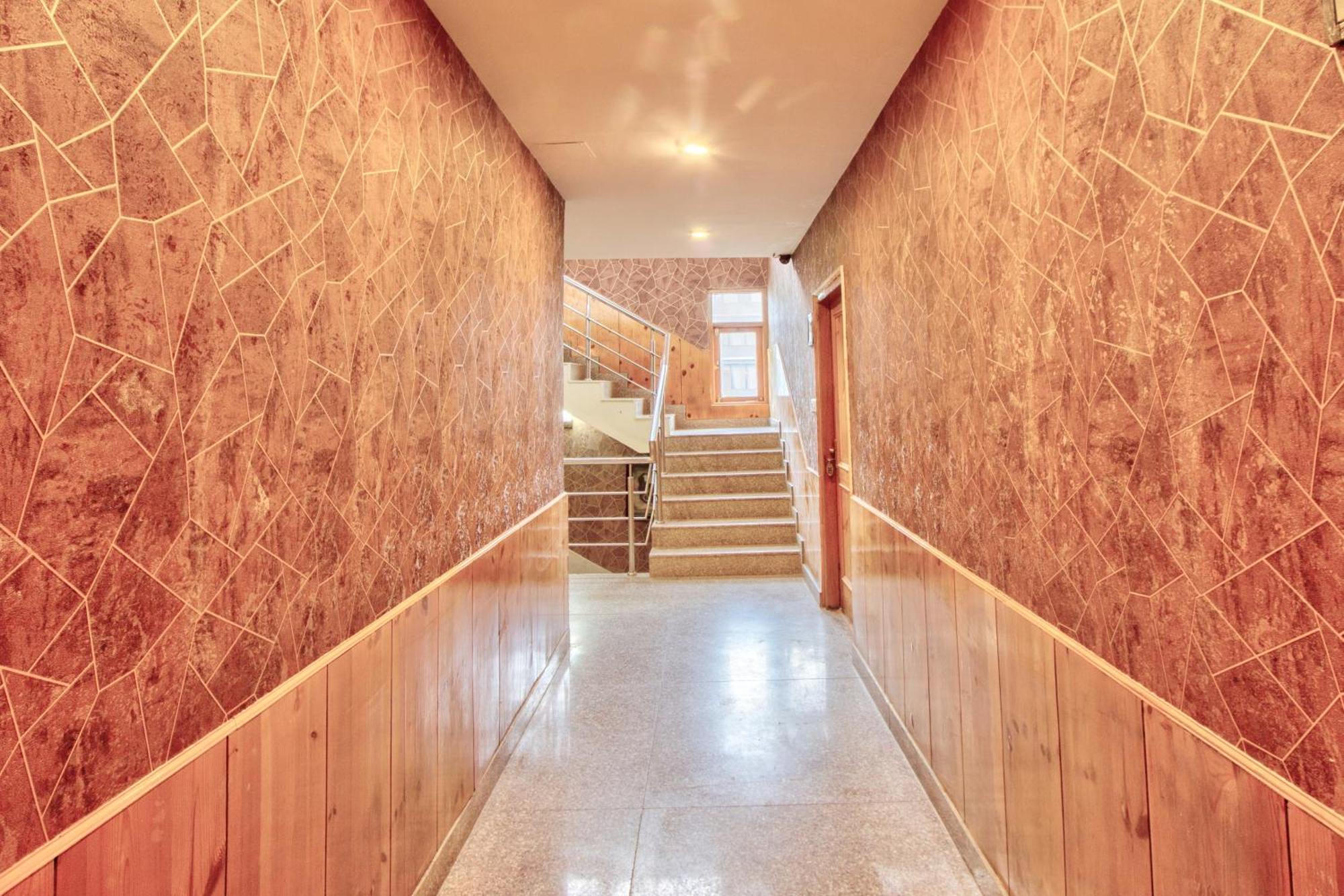 Hotel Nirosha, 3*